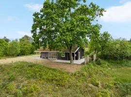 5 Bedroom Awesome Home In Grenaa