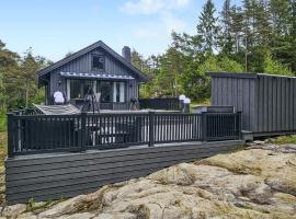 Amazing Home In Gressvik, hotel de lujo en Gressvik