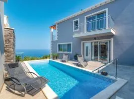 Awesome Home In Blato