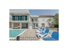 Beautiful Apartment In Omis