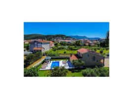 Awesome Home In Metkovic, hotel in Metković