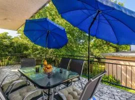 Gorgeous Apartment In Jadranovo