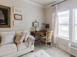 The Paris Modern, villa i Fort Worth