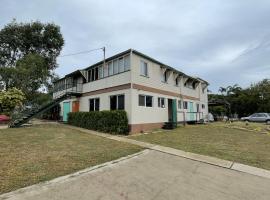 Mangoes Backpacker Hostel & Farmstay, hostel in Bowen