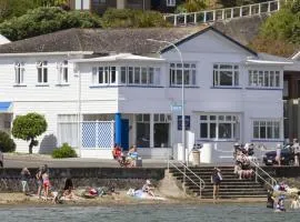Moana Lodge
