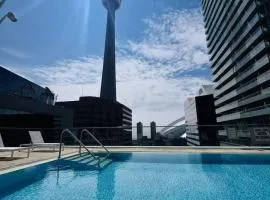 Luxury Lake and CN Tower View 1 plus 1