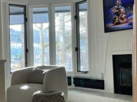 Ski Condo at the Base - Walk to Gondola & Dining!, hotel in Steamboat Springs