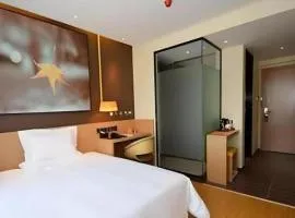 IU Hotel Zhengzhou Xinzheng Sias International University Branch