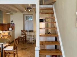 Roula's Suites, hotel en Andros