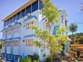 Hotel Blue Valley, hotel i Ābu