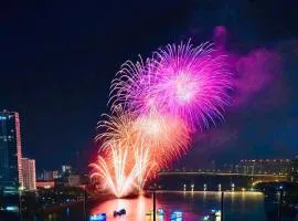 Wink Icon Hotel Danang Riverside - Luxury Suites - 24hrs Stay & Rooftop Pool Bar