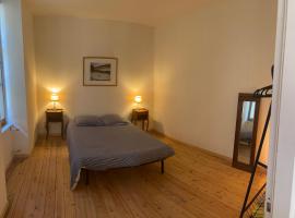 Le Dorat Bright & Quiet, golf hotel in Le Dorat