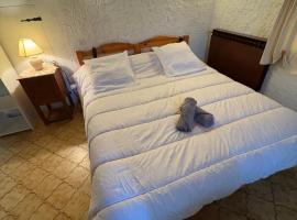 Les Oliviers, hotel v destinaci La Crau