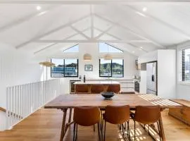 Central Beach Pad - Waihi Beach Holiday Home