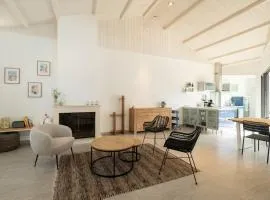 Maison familiale avec piscine – À 100m du port de La Flotte