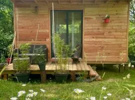 Ti'Nid, cabane chaleureuse plongée dans la nature