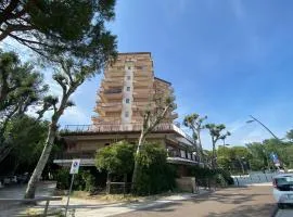 Claudia & Ritz Palace