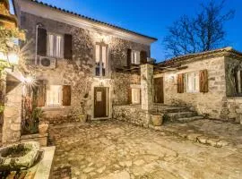 Villa Callisto- Elegant Villa with Pool