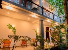 BLUE WHALES HOTEL, hotel em Hikkaduwa