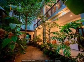 BLUE WHALES HOTEL
