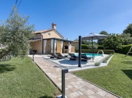 Villa Lana near Labin, hotel di Nedeščina
