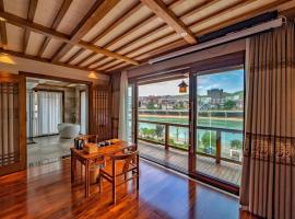 Zhangjiajie Waterfront Huajian & Tianmen National Forest Park Store, hotel met hottubs in Zhangjiajie