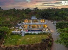 StayVista at Villa Eleve with Bonfire, Pool