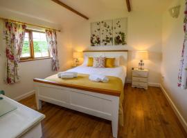 Lavender - Delightful Stables Conversion By StayStaycations, family hotel in Bristol