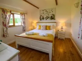 Lavender - Delightful Stables Conversion By StayStaycations