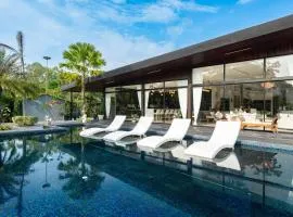 Huge Pool Villa with Private Lake 4BR 10 Persons
