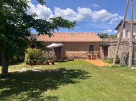 Casale Chiara & Giulia，Santa Caterina Dello Ionio Marina的木屋