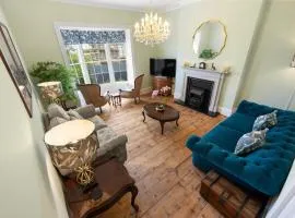 Luxury pair of Georgian apartments, hot tub, sea views, sleeps 12