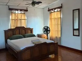 Casa Robles - Your Stay Near Airport、にあるアウグスト・セサル・サンディーノ国際空港 - MGAの周辺ホテル