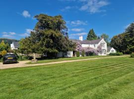 Glyn Isa Country House luxury self catering accommodation โรงแรมในคอนวี