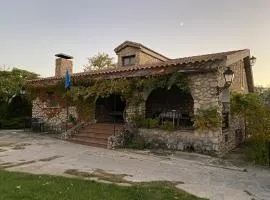 Casa Rural con chimenea, barbacoa, piscina y vistas al río
