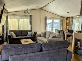 Dune Haven Luxury Beachside Lodge, σαλέ σε Lossiemouth