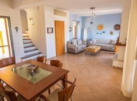 Helios Villa Fourka, villa in Skala Fourkas