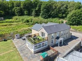 Hopkins Retreat Farm - 5 Bedroom House - Swansea