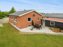 3 Bedroom Cozy Home In Sønder Felding, hotel v destinaci Sønder Felding