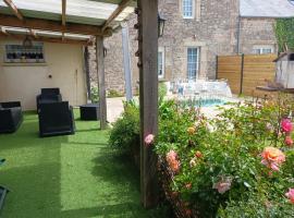 Maison avec jardin à Réville, 80 m², 6 personnes, hotel in Réville