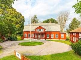 Hova Pr&auml;stg&aring;rd Bed & Breakfast, bed and breakfast en Hova