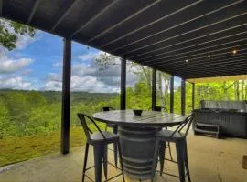 3 BR Mountain Cabin Games Hot Tub Fire Pit