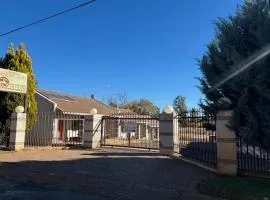 Kuruman Paradise Lodge