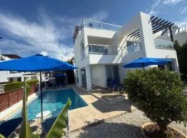 Villa Aqua Sunrise 1km From Beach With Sea Views