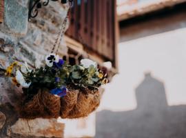 Le chalet du village, hotel v destinaci Chambave