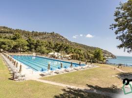 Hotiday Apartment Collection - Sunset Bay, hotell sihtkohas Pugnochiuso