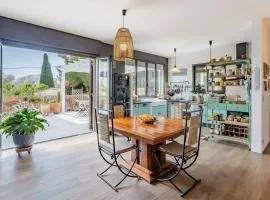 Propriété vue mer avec jardin et terrasse proche port et calanques