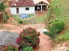 Sitio encantador e tranquilo com churrasq e Wi-fi