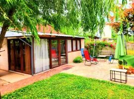 House & Yard Sesil M 110m to beach Kaprovani
