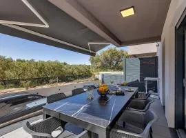 Luxury Apartment Nikolina with Garage